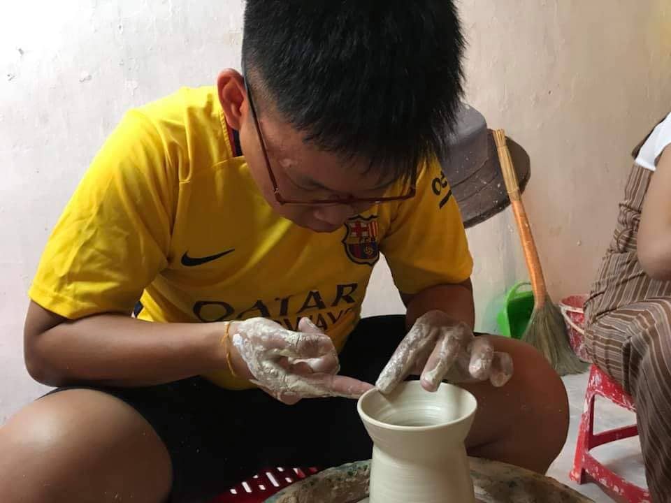 Kids create with pottery teacher 