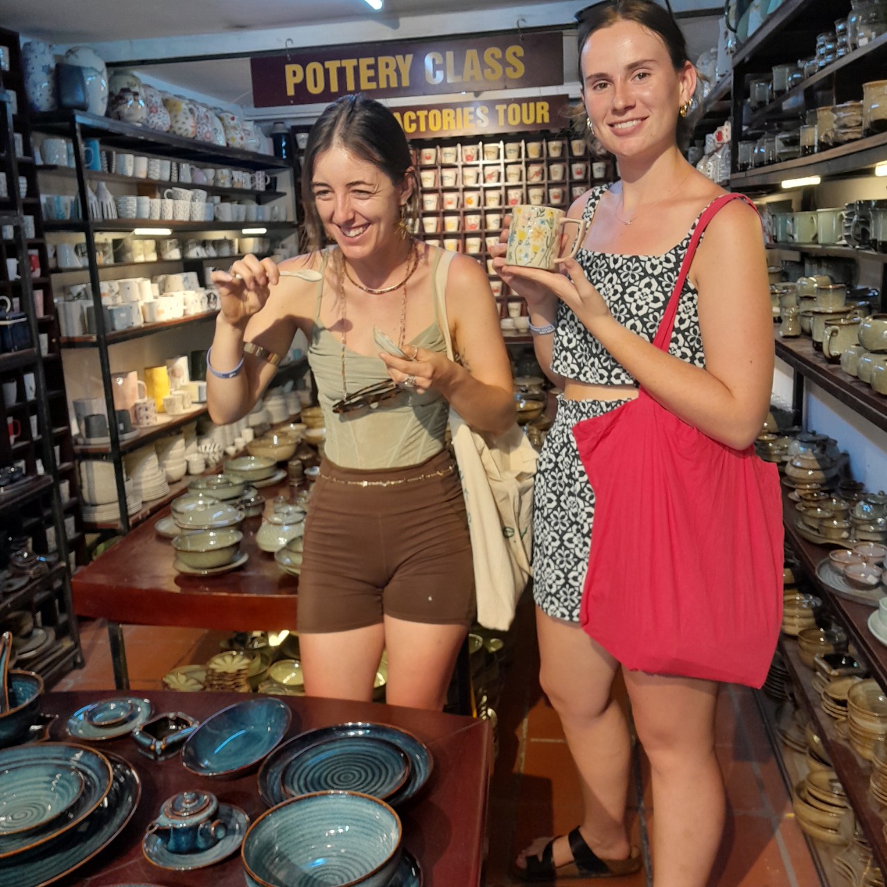 Pottery_ceramics_workshop_in_hanoi_old_quarter