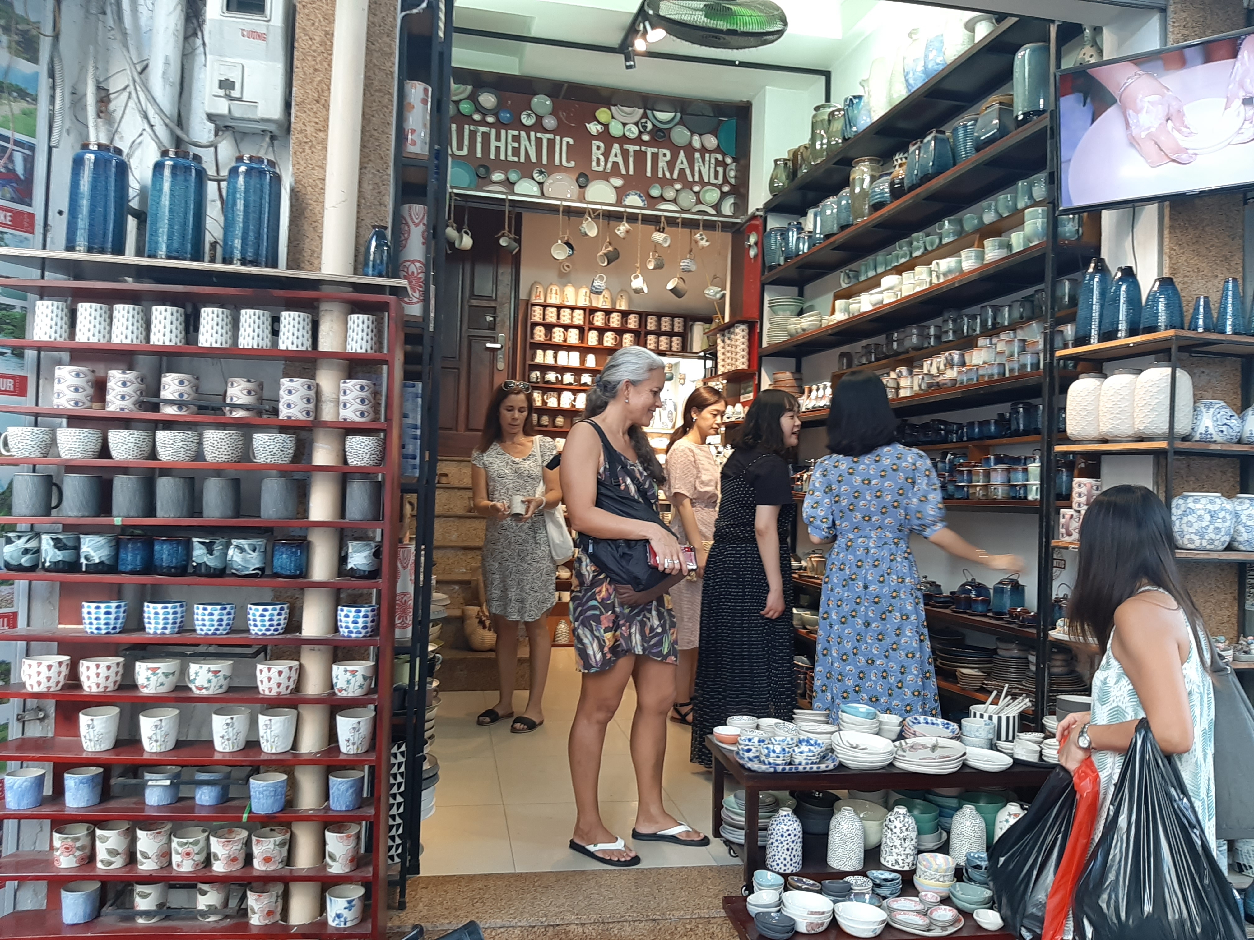 authentic bat trang ceramics shop - 62 hang Hom, Hoan kiem, Hanoi