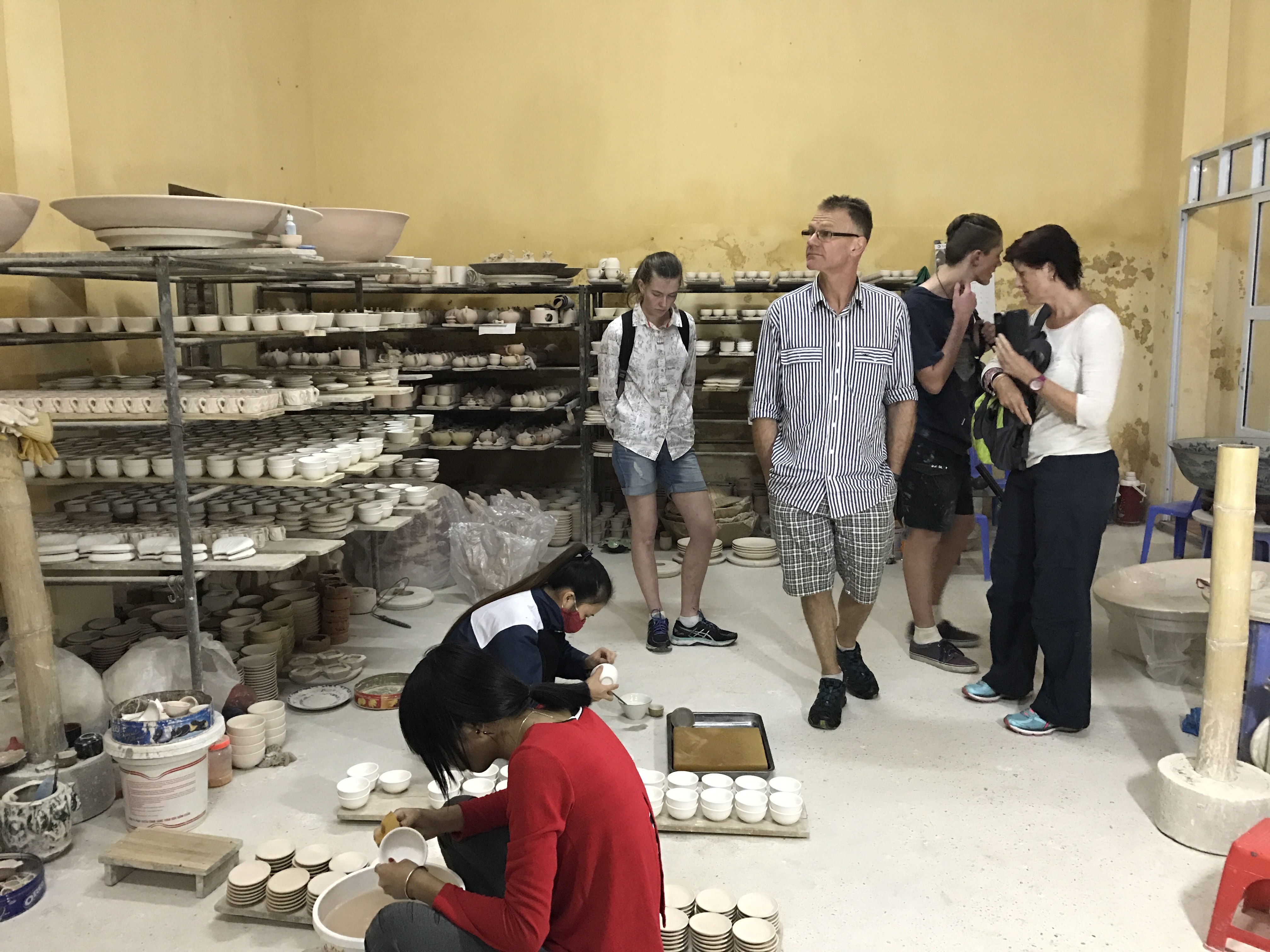 Explore ceramics factory in bat trang