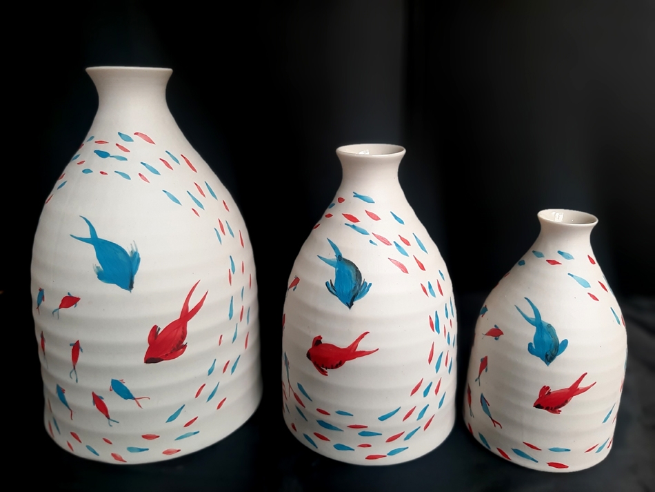 Vases home decor fishes design /Bình trang trí vẽ cá đàn sản xuất tại xưởng gốm sứ Authentic bat trang