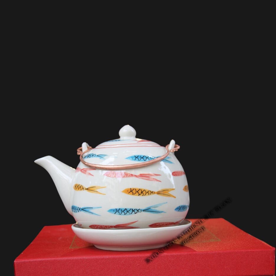 TEA SET GIFT 02 - BỘ ẤM TRÀ VẼ CÁ SẢN PHẨM QUÀ TĂNG GỐM SỨ ĐẶC BIỆT CHO GIA ĐÌNH, CHO TÂN GIA VÀ NĂM MỚI SẢN XUẤT TẠI XƯỞNG GỐM SỨ AUTHENITC BAT TRANG