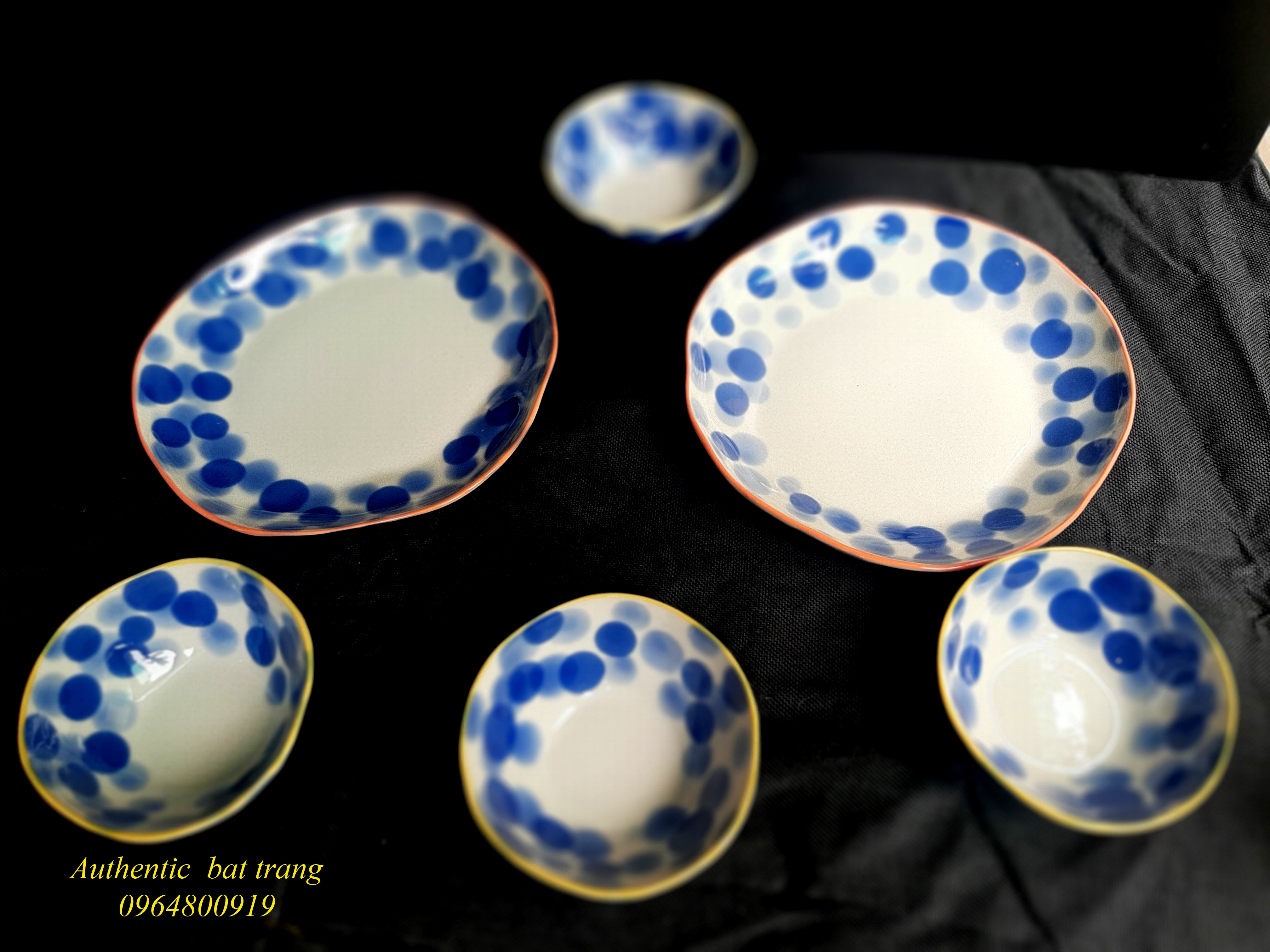 Blue dots plates/ Đĩa méo xuât âu họa chấm bi xanh cô ban, sản xuất tại xưởng gốm sứ Authentic bat trang