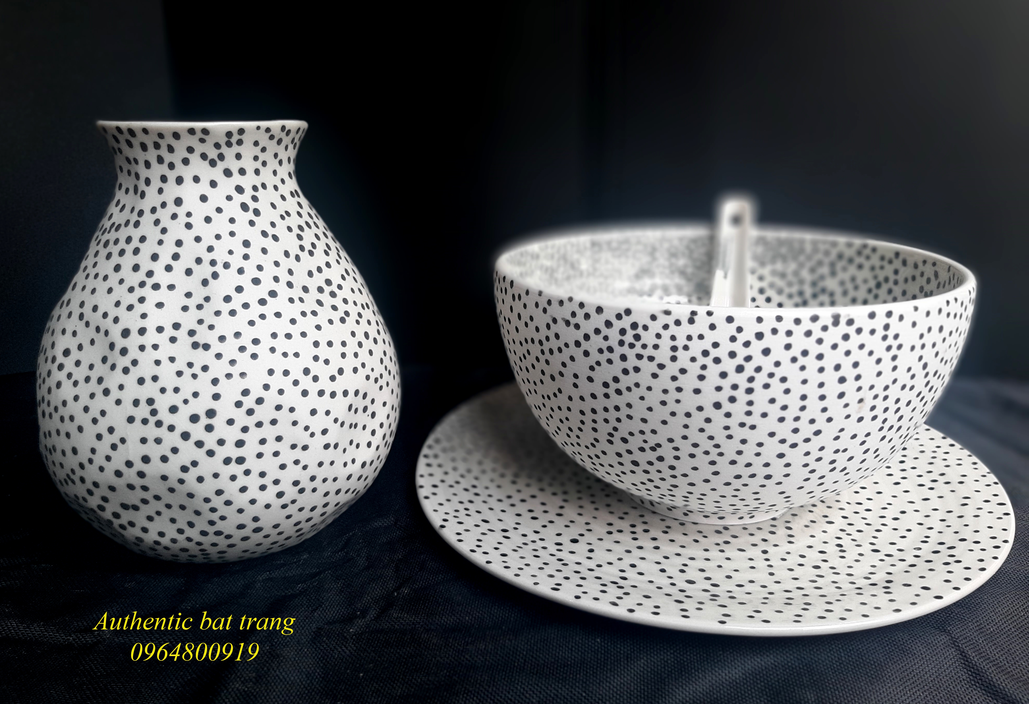 Dinner set with dots/ Bộ đồ ăn chấm bi độc đáo  và ấn tượng sản xuất tại xưởng gốm sứ Authentic bat trang