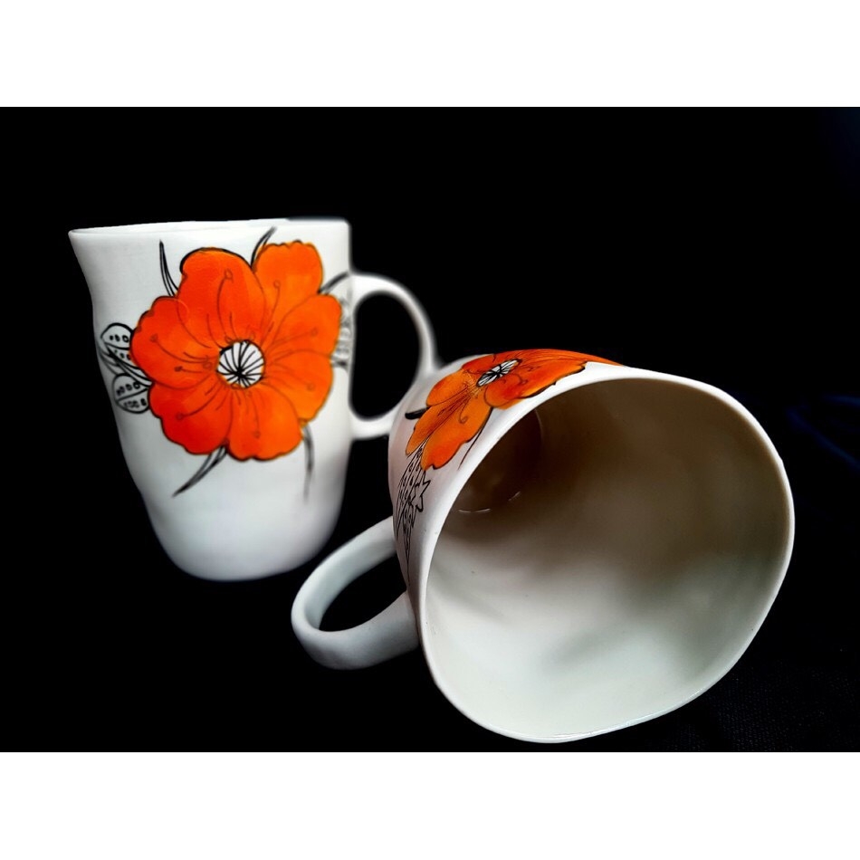 Hand-painted flower pattern distortion cup-Authentic Bat Trang