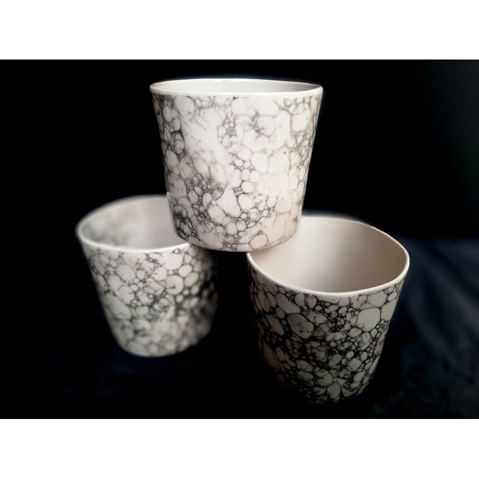 High-quality black bubble pattern distorted porcelain cup - Authentic Bat Trang ceramics