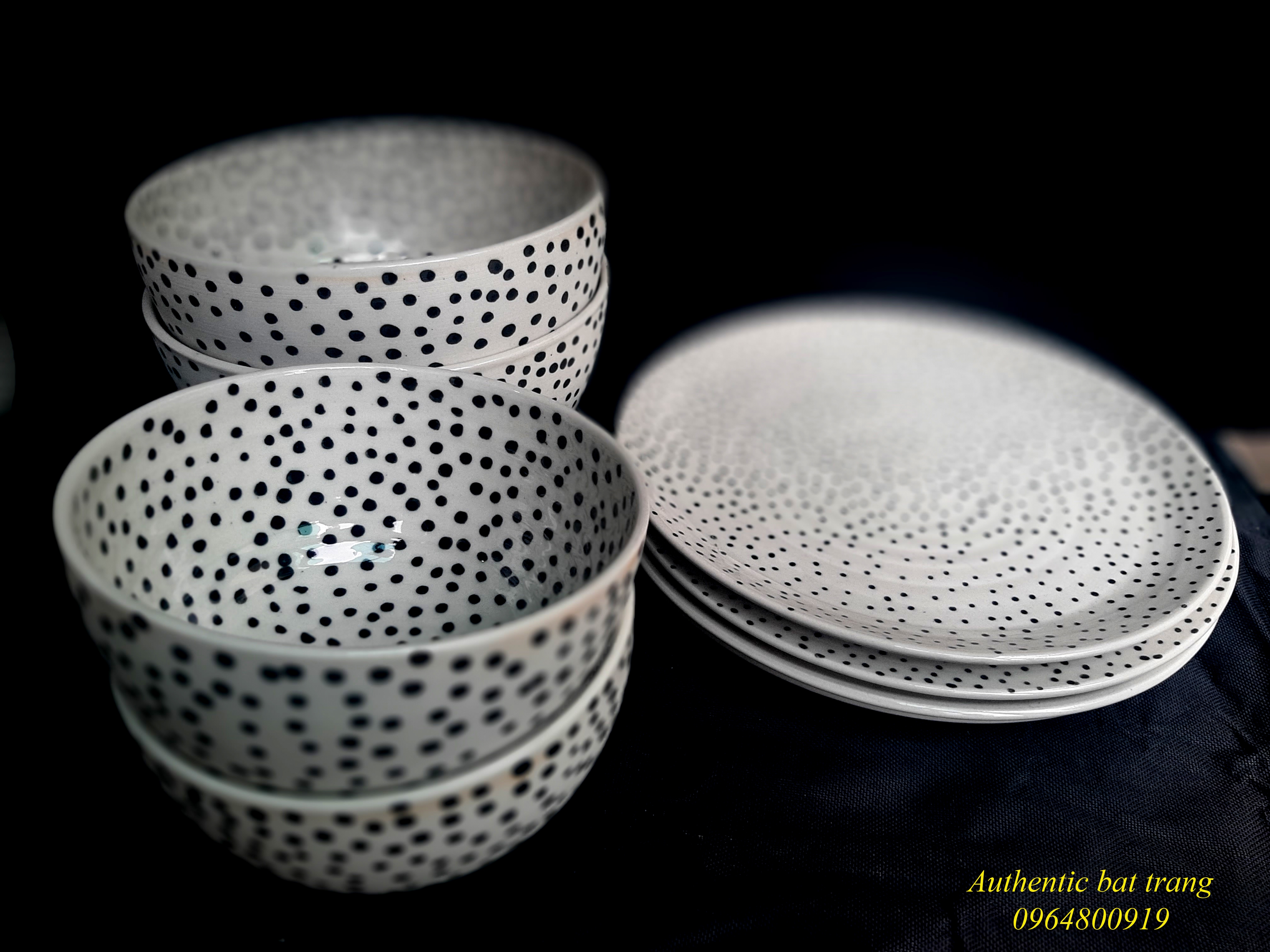 Dinner set with dots/ Bộ đồ ăn chấm bi độc đáo  và ấn tượng sản xuất tại xưởng gốm sứ Authentic bat trang