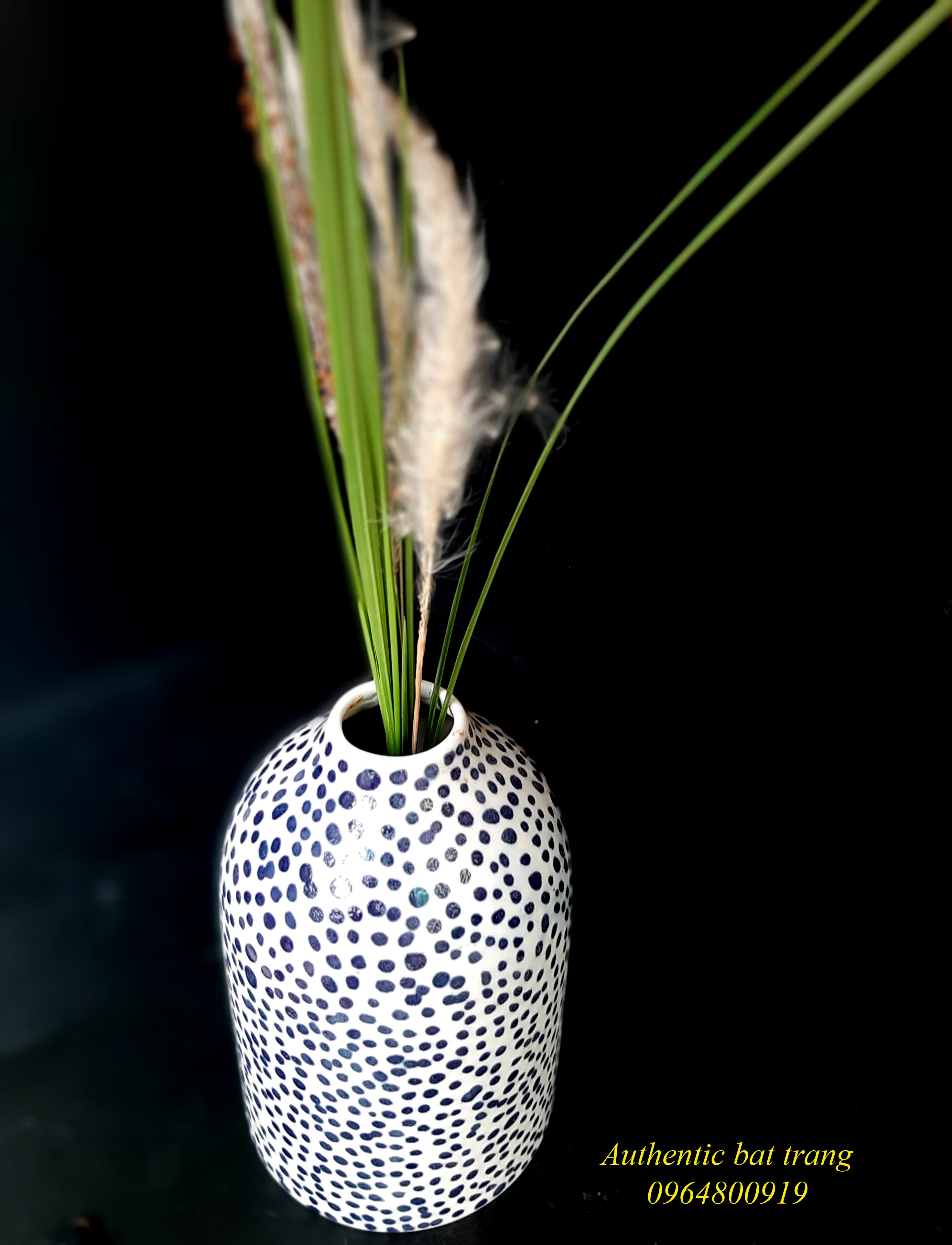 Blue dot vases/ Bình chấm bi, bình cắm hoa nghệ thuật và bình trang trí độc đáo sản xuất tại xưởng gốm Authentic bat trang