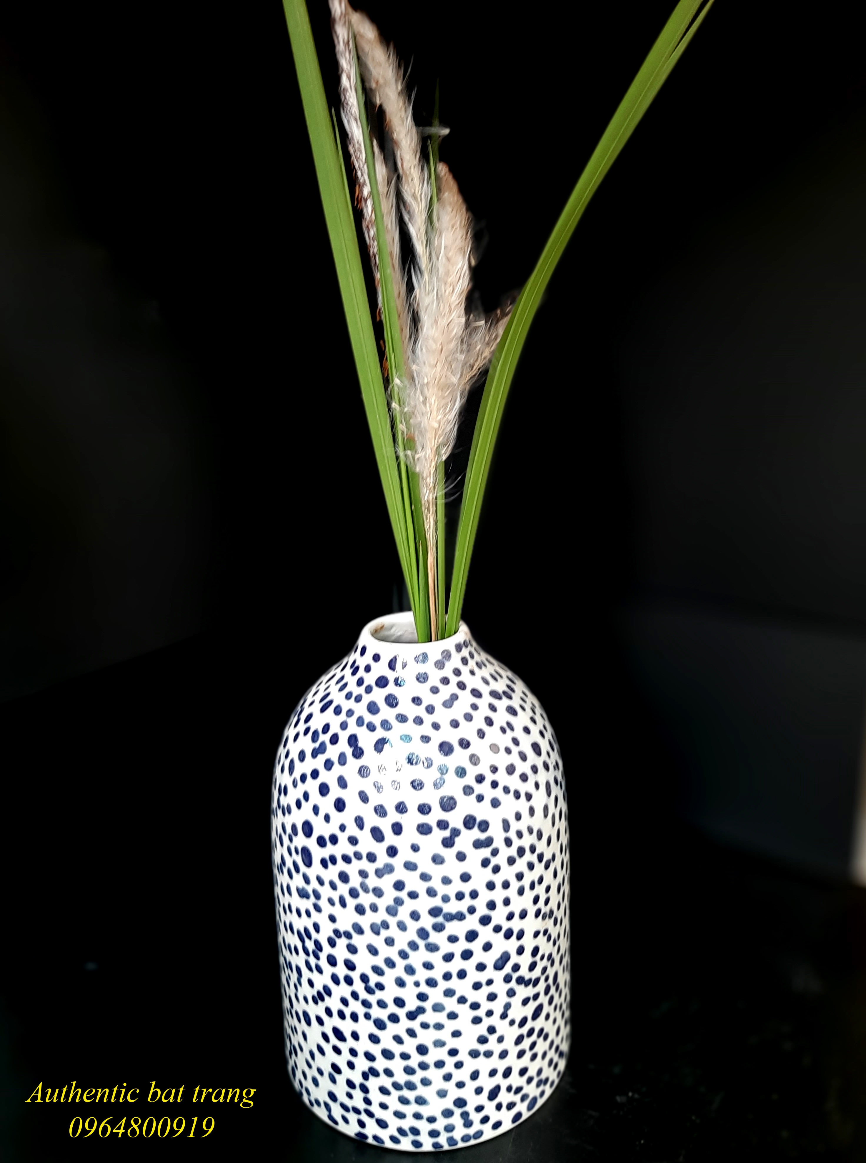 Blue dot vases/ Bình chấm bi, bình cắm hoa nghệ thuật và bình trang trí độc đáo sản xuất tại xưởng gốm Authentic bat trang