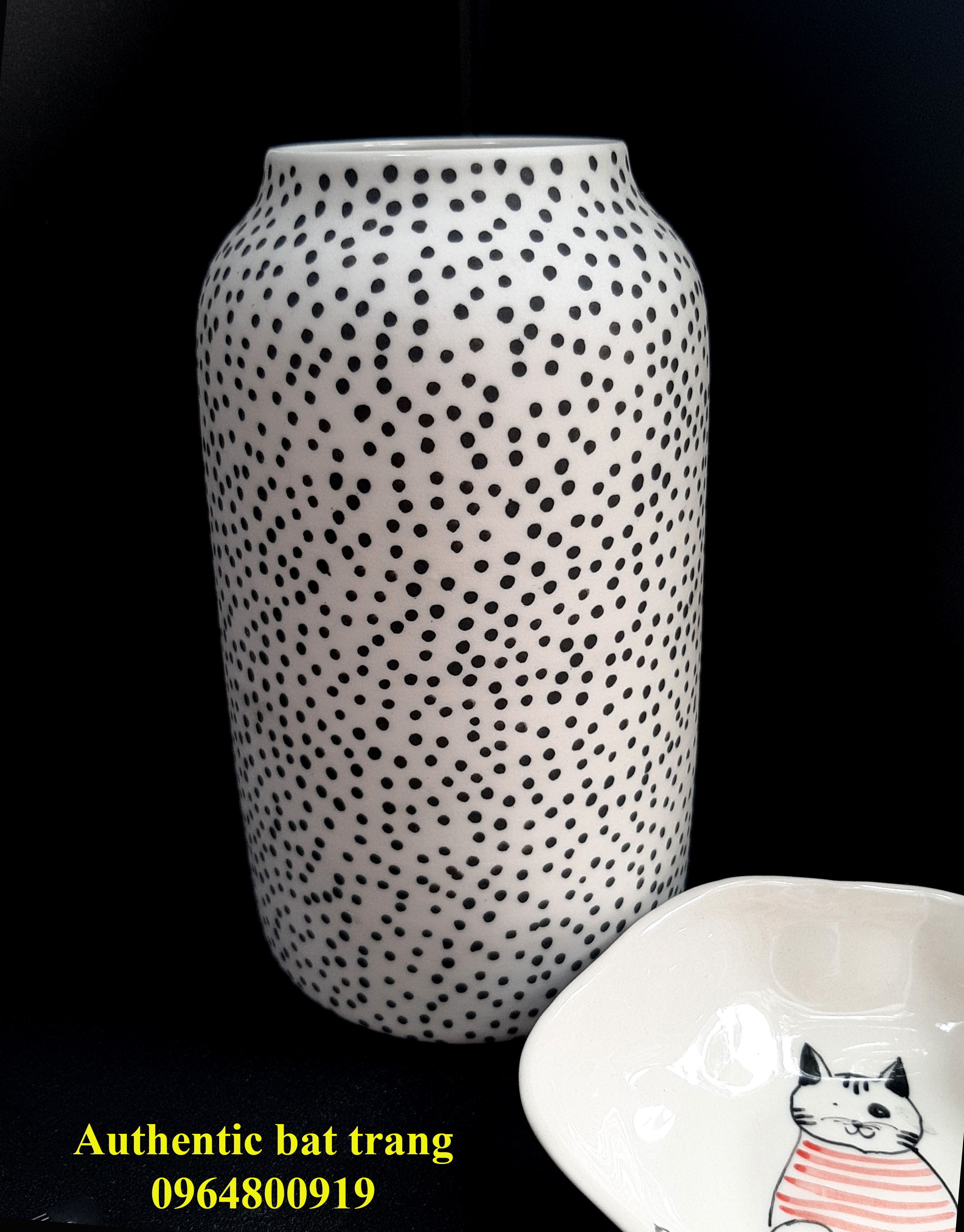 Beautiful dots vase made by hand and hand painted / lọ hoa chấm bi vuốt và vẽ tay
