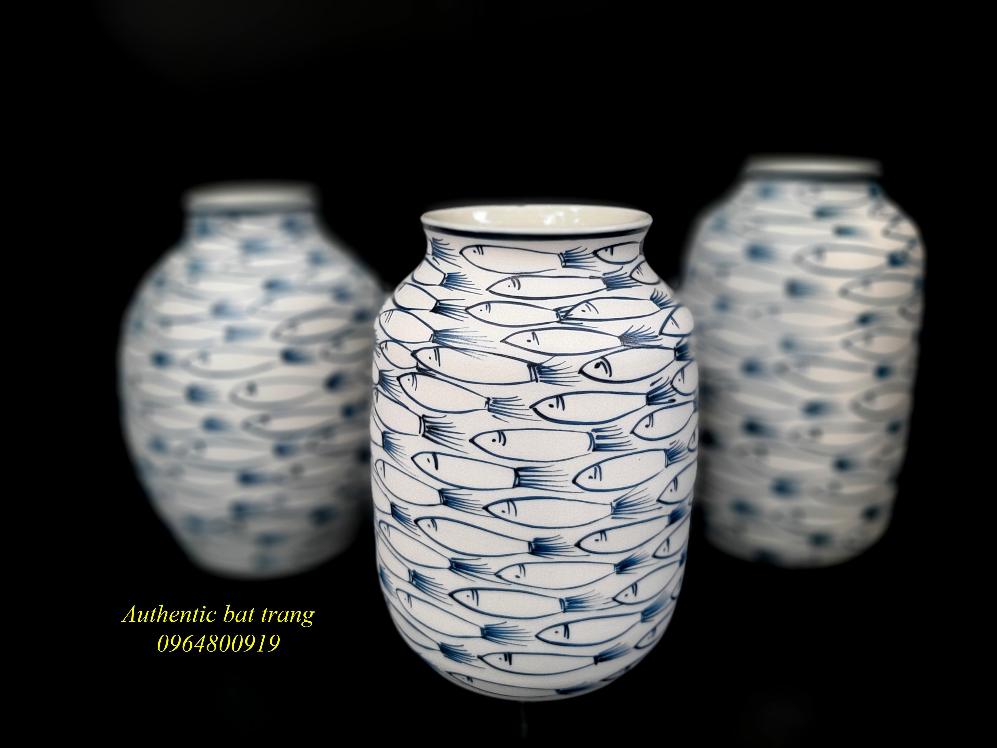 Fishes vase 1-  Bình gốm cắm hoa vẽ cá đàn, sản phẩm gốm thủ công, vuốt và vẽ tay, sản xuất tại xưởng gốm Authentic bat trang