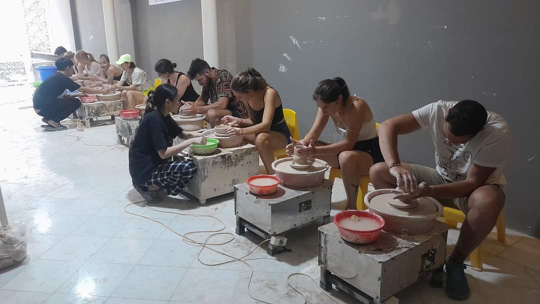 Pottery class in hanoi old quarter
